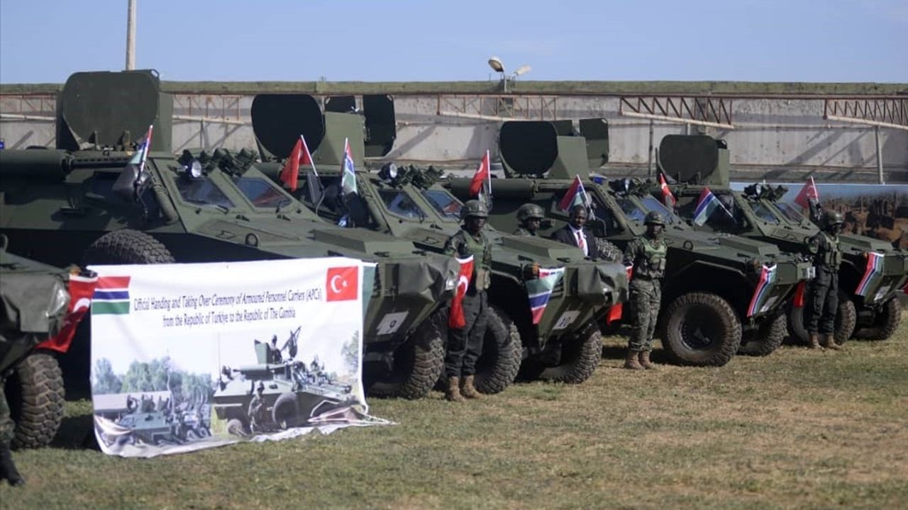 Türkiye, Gambiya'ya 17 Zırhlı Personel Taşıyıcı Teslim Etti
