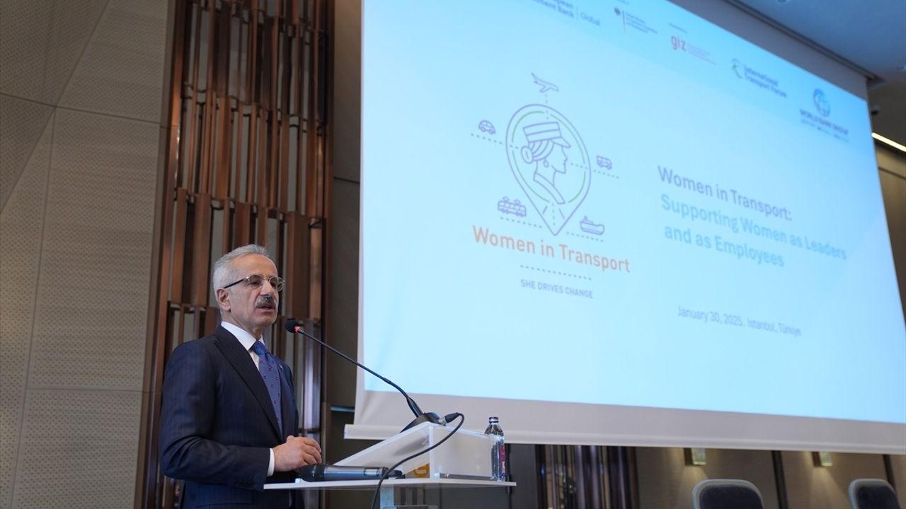 Ulaştırma Bakanı Uraloğlu: Ulaşımda Kadınlara Eşit Fırsatlar Sunuyoruz