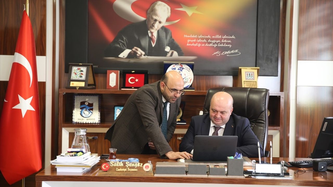 Van Başsavcısı Salih Şengöz, Anadolu Ajansı'nın 'Yılın Kareleri' Oylamasına Katıldı