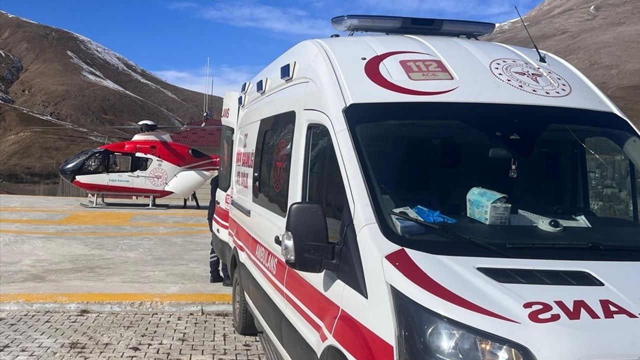 Van'da Ambulans Helikopter Hamile Kadını Kurtardı