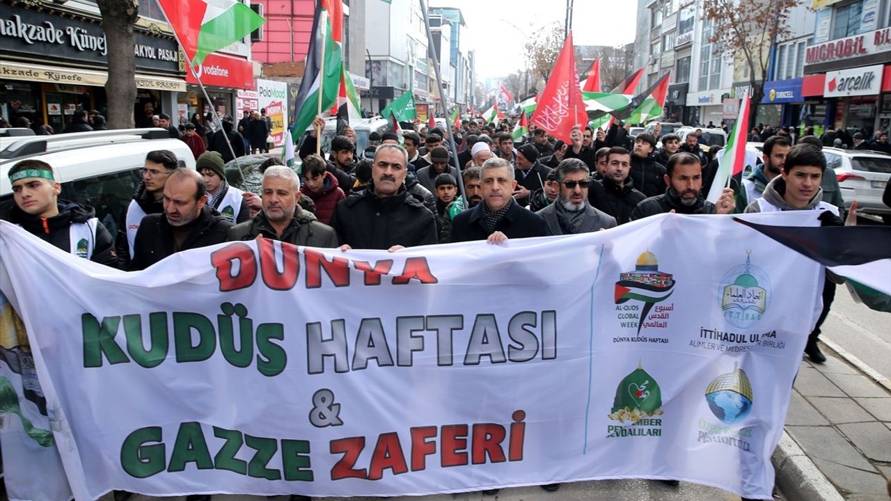 Van'da 'Dünya Kudüs Haftası' Yürüyüşü Gerçekleştirildi
