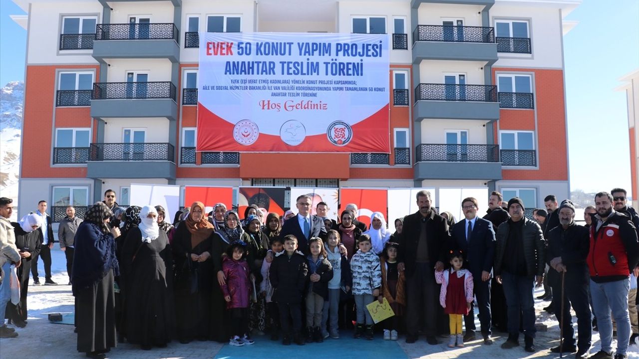 Van'da Eşleri Vefat Eden 51 Kadına Yeni Konutlar Teslim Edildi