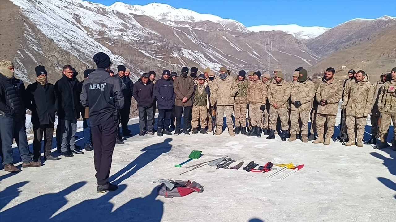 Van'da Güvenlik Korucularına Çığda Arama Kurtarma Eğitimi Verildi