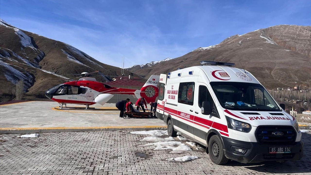 Van'da Hamile Kadınlar için Ambulans Helikopter Havalandı