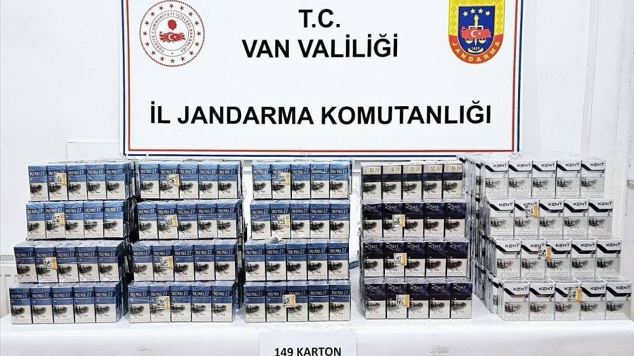 Van'da Kuru Kayısı Çuvallarında Kaçak Sigara Operasyonu