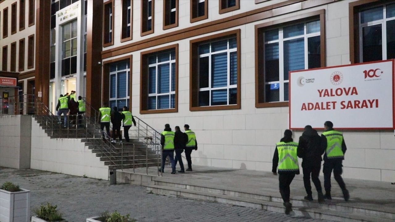 Yalova'da Göçmen Kaçakçılığı Operasyonu: 8 Kişi Tutuklandı