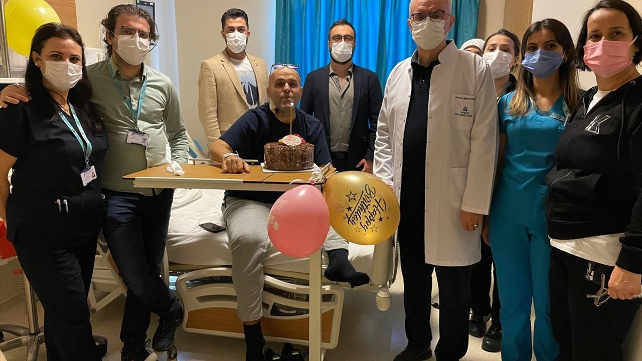 Yeni Karaciğeriyle 50. Doğum Gününü Kutladı