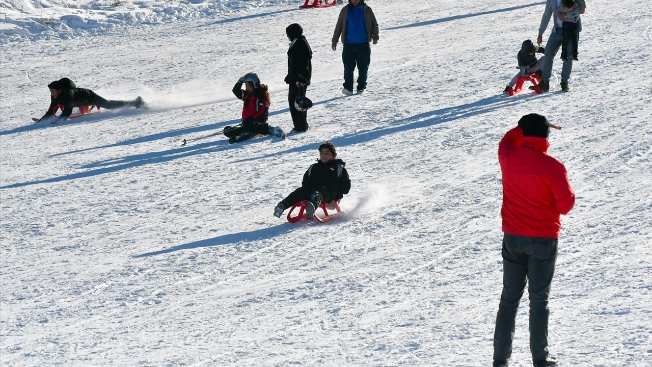 Yeni Yılda Palandöken ve Sarıkamış Kayak Merkezleri Kayakseverlerle Dolu