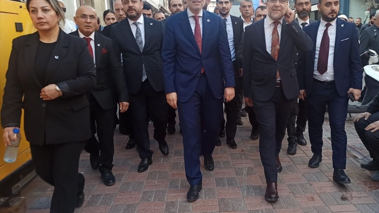 Yeniden Refah Partisi Genel Başkanı Erbakan, Osmaniye İl Kongresi'nde Övgüyle Karşılandı