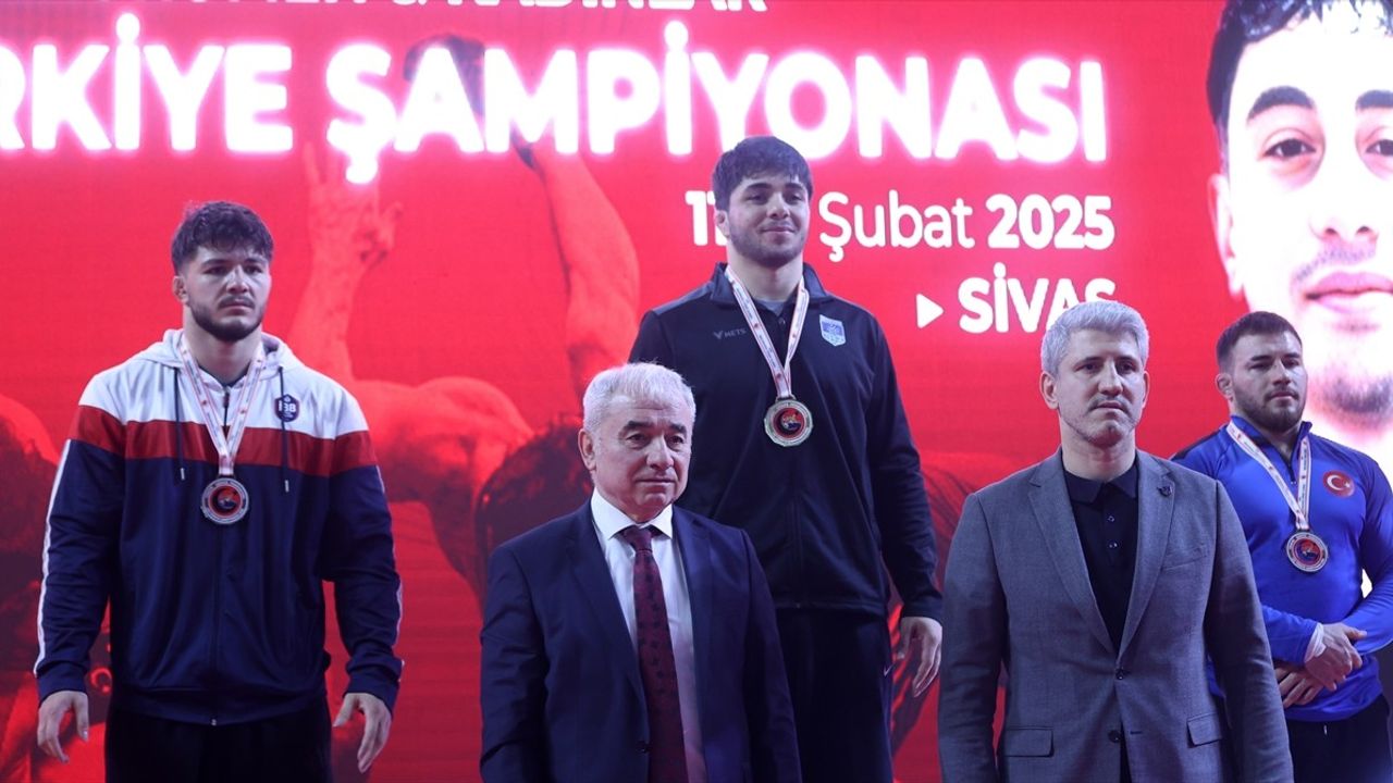 23 Yaş Altı Türkiye Güreş Şampiyonası'nda Serbest Stil Şampiyonları Belli Oldu