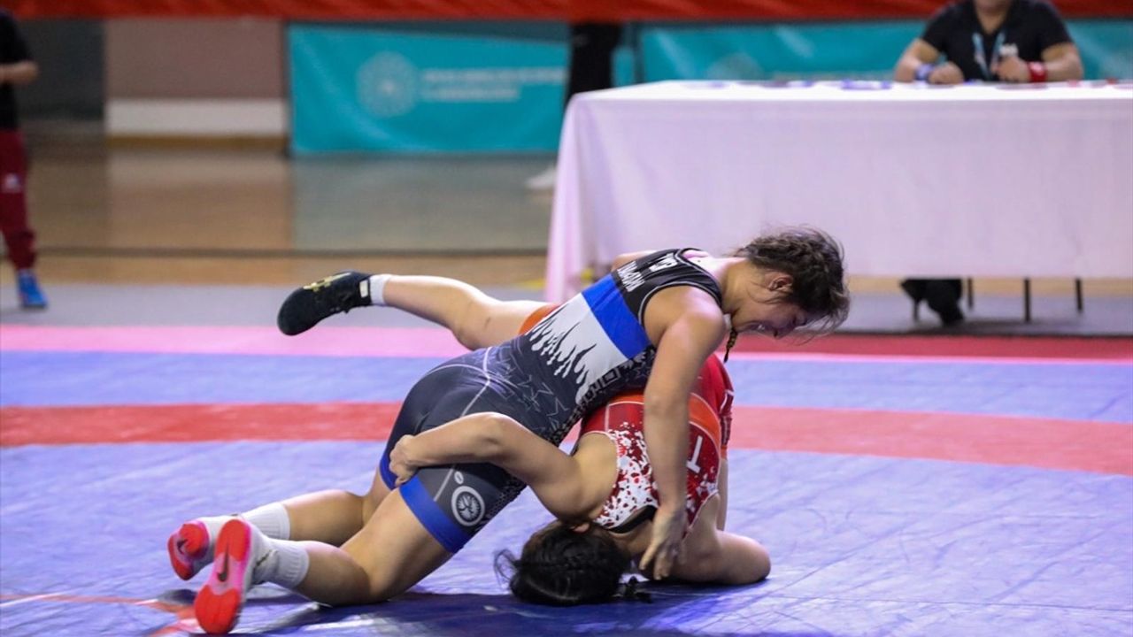 23 Yaş Altı Türkiye Güreş Şampiyonası Sona Erdi: Madalyalar Sahiplerini Buldu