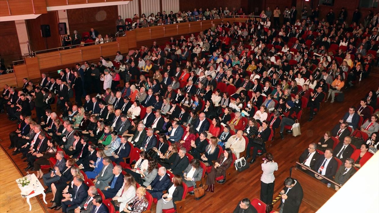 4. İzmir Kadın ve İktisat Kongresi başladı: Kadın ve aile politikaları gündemde