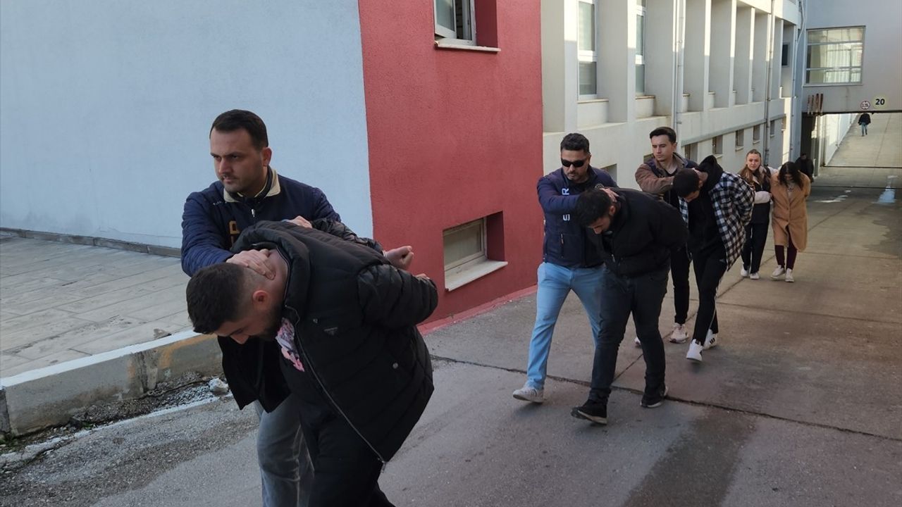 Adana'da Dolandırıcılık Operasyonu: 4 Zanlı Tutuklandı