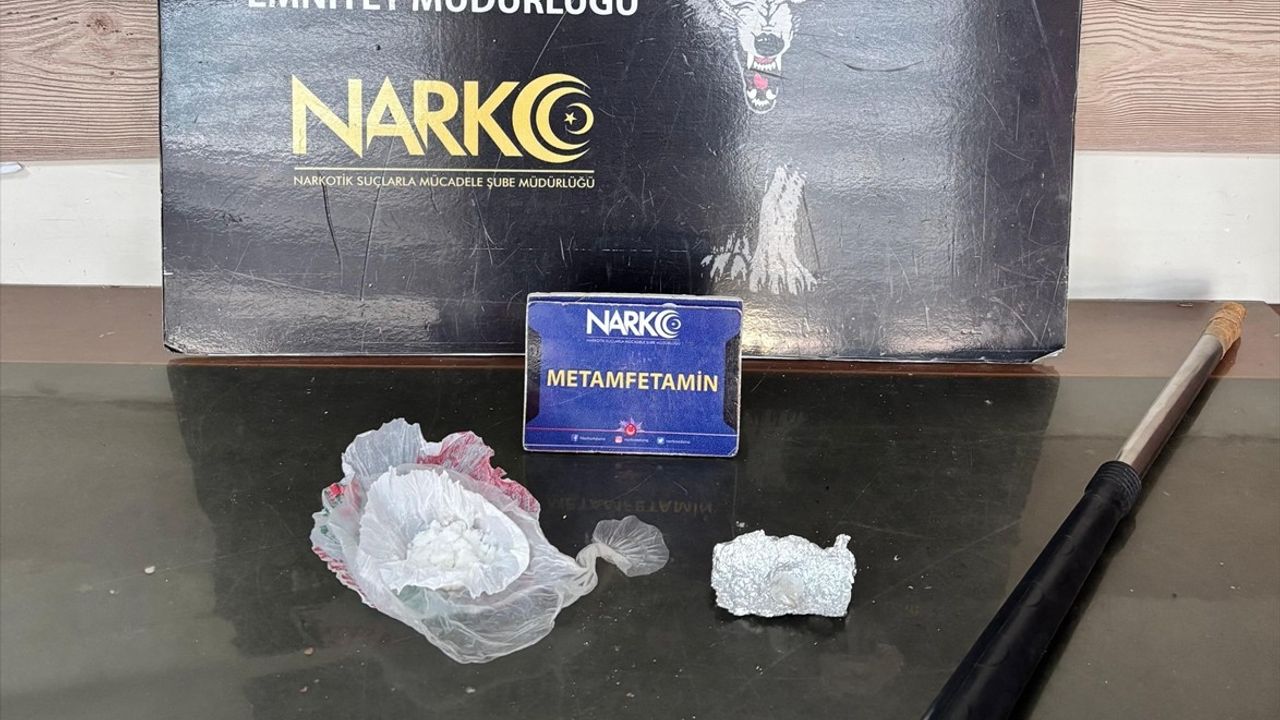 Adana'da Uyuşturucu Satıcıları Suçüstü Yakalandı