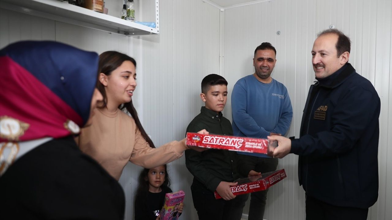 AFAD Başkanı Pehlivan, Kahramanmaraş'taki Depremzedeleri Ziyaret Etti