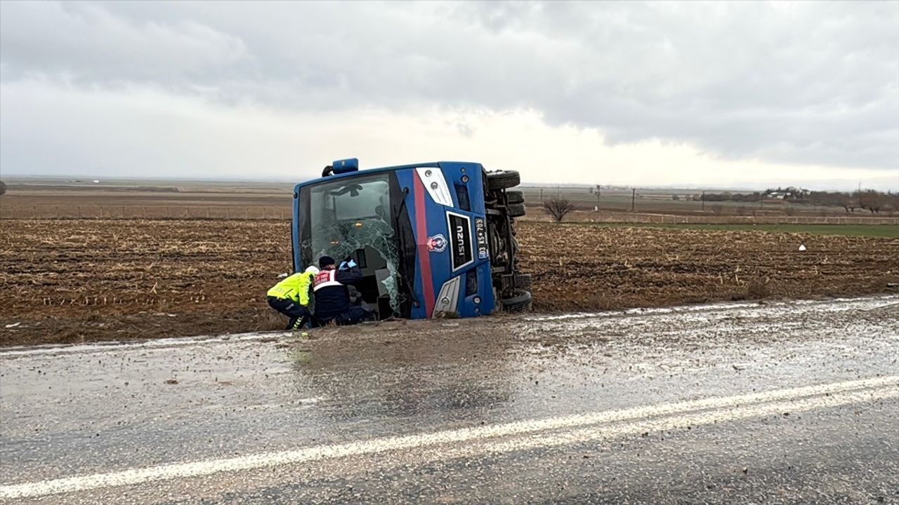 Afyonkarahisar'da Cezaevi Aracı Devrildi: 14 Yaralı