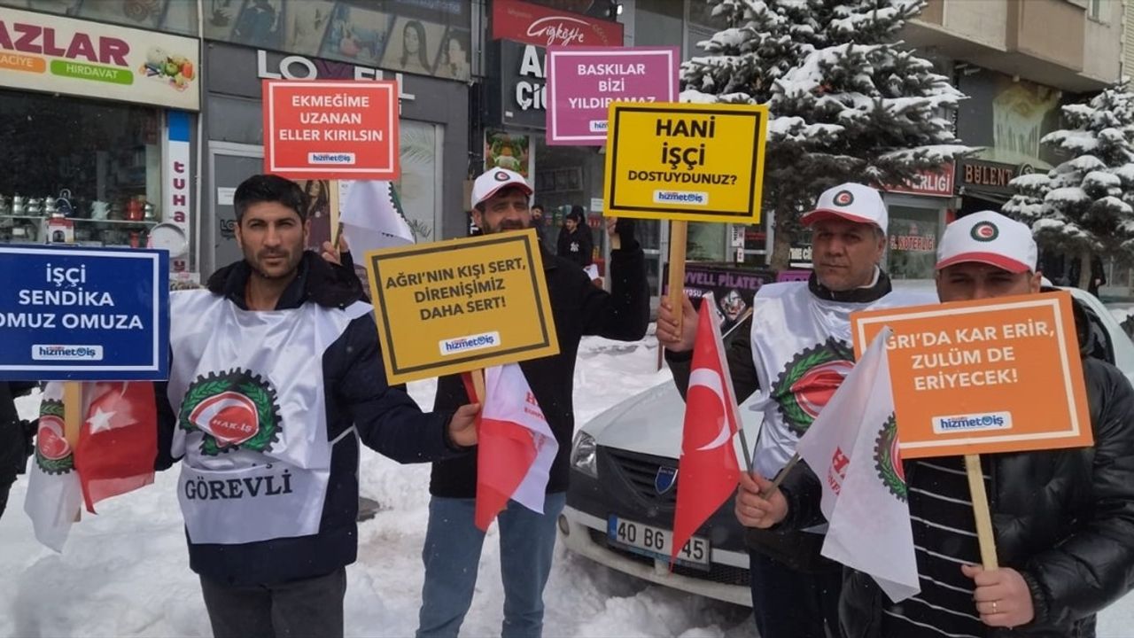 Ağrı Belediyesi'nde İşten Çıkarılan İşçiler Göreve Dönmeyi Bekliyor