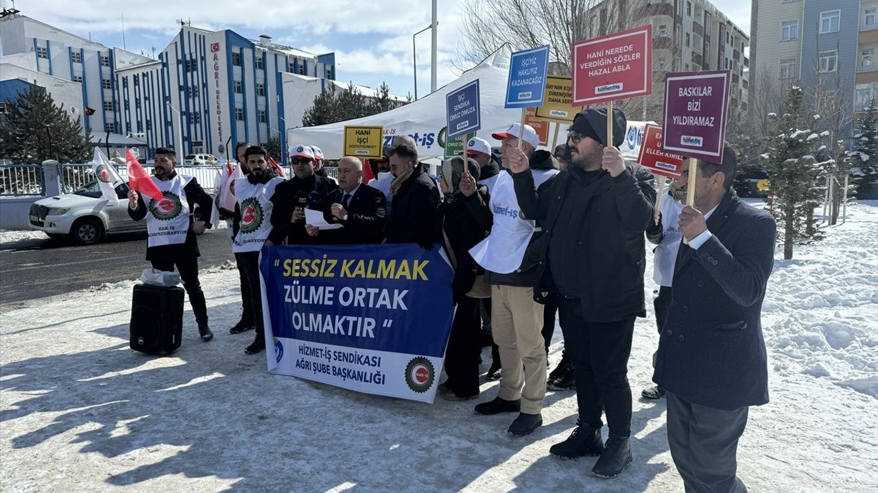 Ağrı Belediyesi'nde İşten Çıkarılan İşçiler Nöbete Başladı