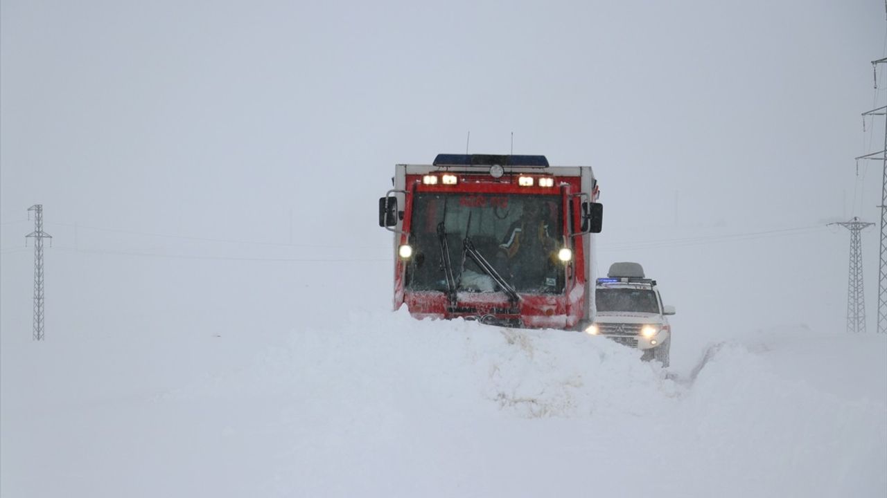 Ağrı'da Paletli Ambulanslarla Hasta Taşımacılığı