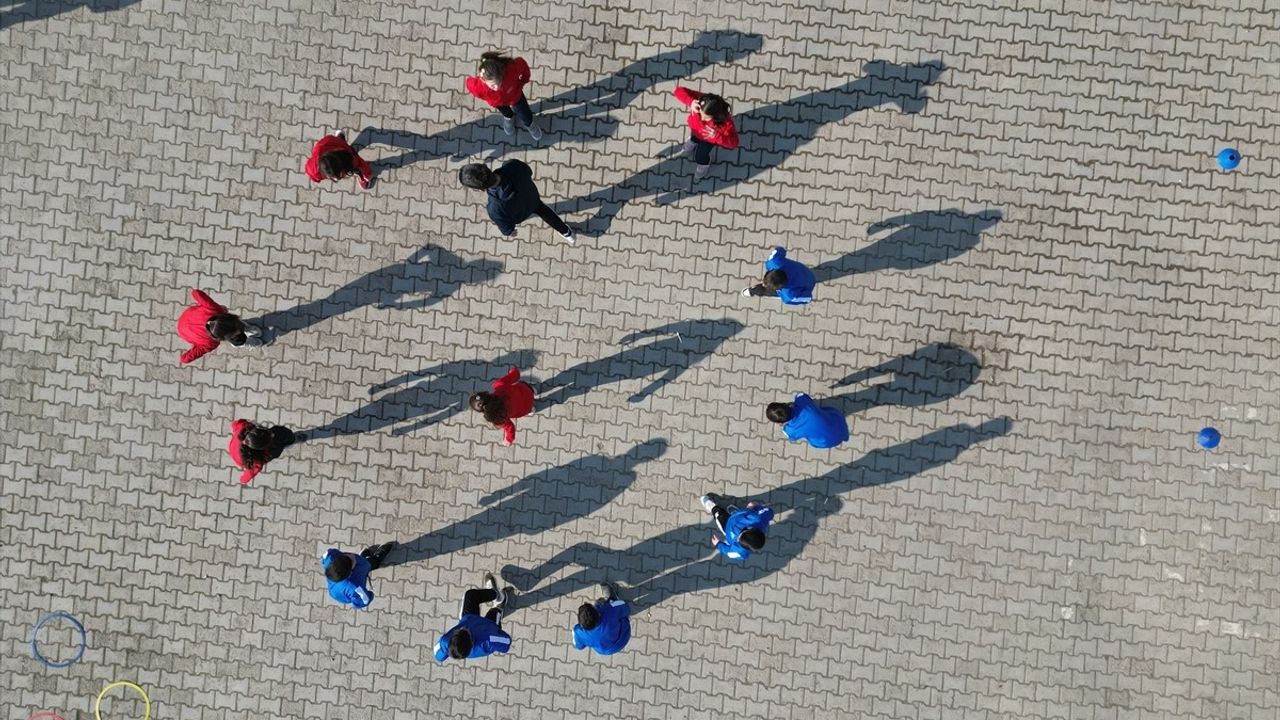 Ağrı'nın Dağ Köyünde Atletizm Rüzgarı: Şampiyonluk Hayalleri Kışa Rağmen Sürüyor