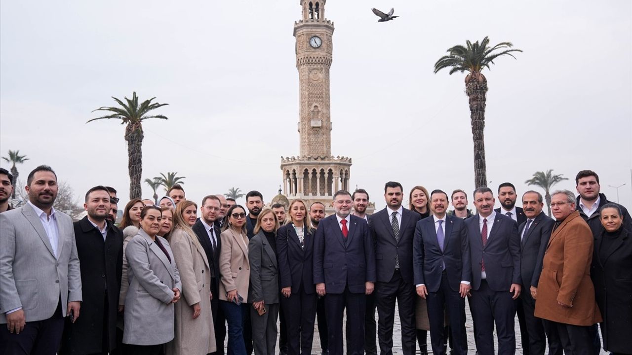 AK Parti Genel Sekreteri Eyyüp Kadir İnan, İzmir'de Ziyaretlerde Bulundu