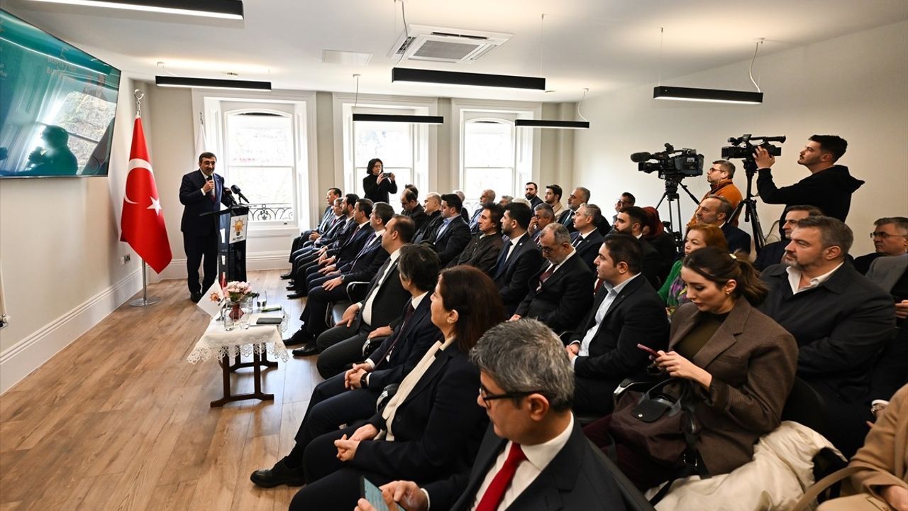 AK Parti Londra Temsilciliği Cumhurbaşkanı Yardımcısı Yılmaz'ın Katılımıyla Açıldı