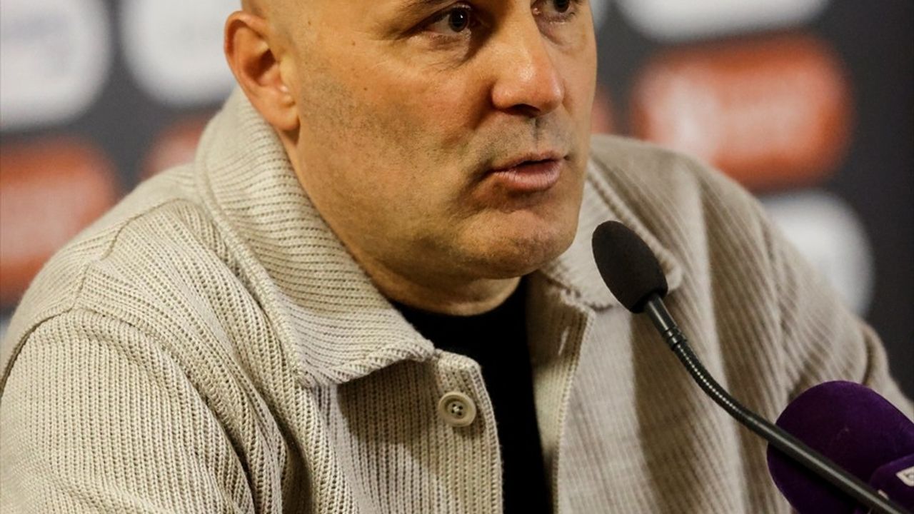 Alanyaspor Teknik Direktörü Sami Uğurlu: '4-5 Galibiyetle Lig'de Kalabiliriz'