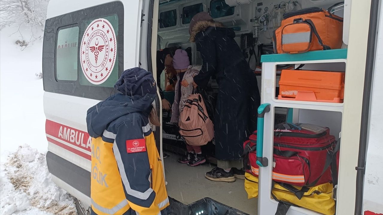 Amasya'da Kardan Kapanan Yolda Hasta İçin Seferberlik