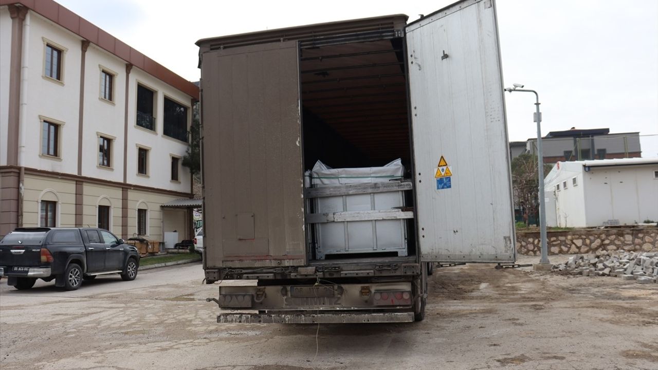 Amasya'da Kauçuk Yüklü Tırda 24 Düzensiz Göçmen Yakalandı