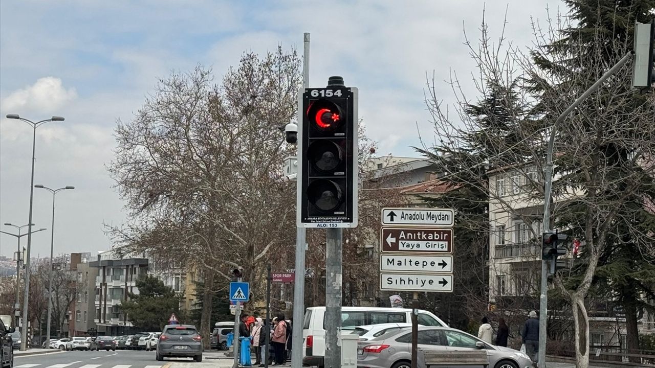 Anıtkabir'de Ay-Yıldızlı Trafik Işıkları Nisan Ayına Açıldı