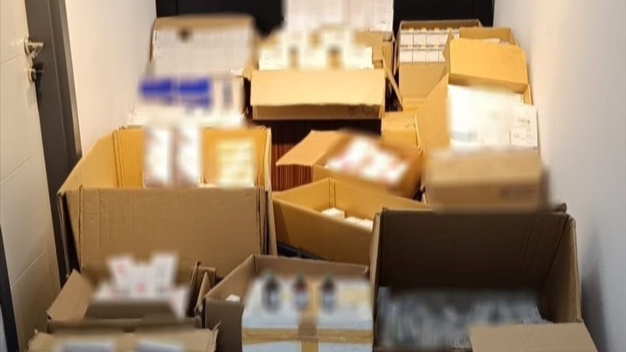 Antalya'da Eczane Dışı İlaç Satışına Baskın: 5 Bin Kutudan Fazla İlaç Ele Geçirildi
