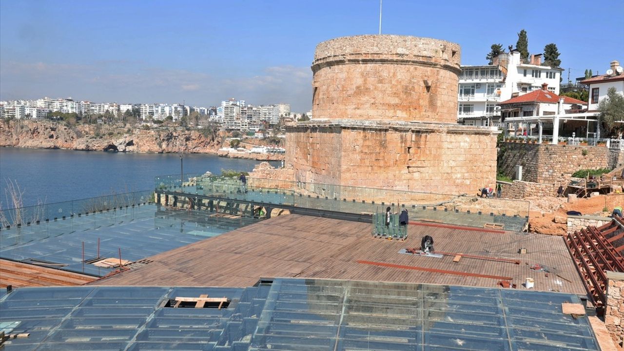 Antalya'da Hıdırlık Kulesi'nde Yazıtlı Mozaik Bulundu