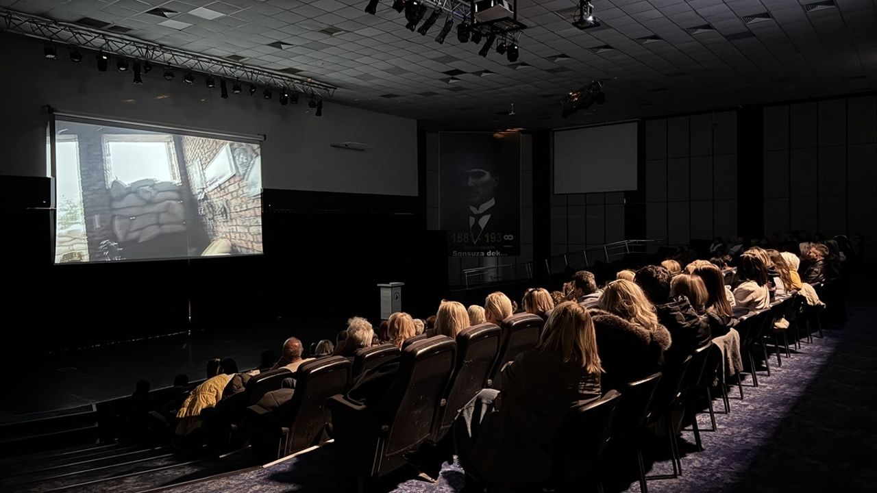 Antalya'da Rusya-Ukrayna Savaşının 3. Yıl Dönümü Kutlandı