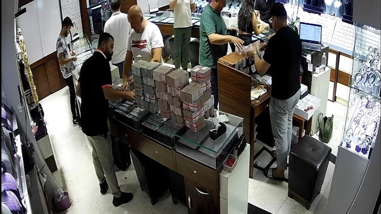 Antalya'da Yasa Dışı Para Transferine 17 Gözaltı