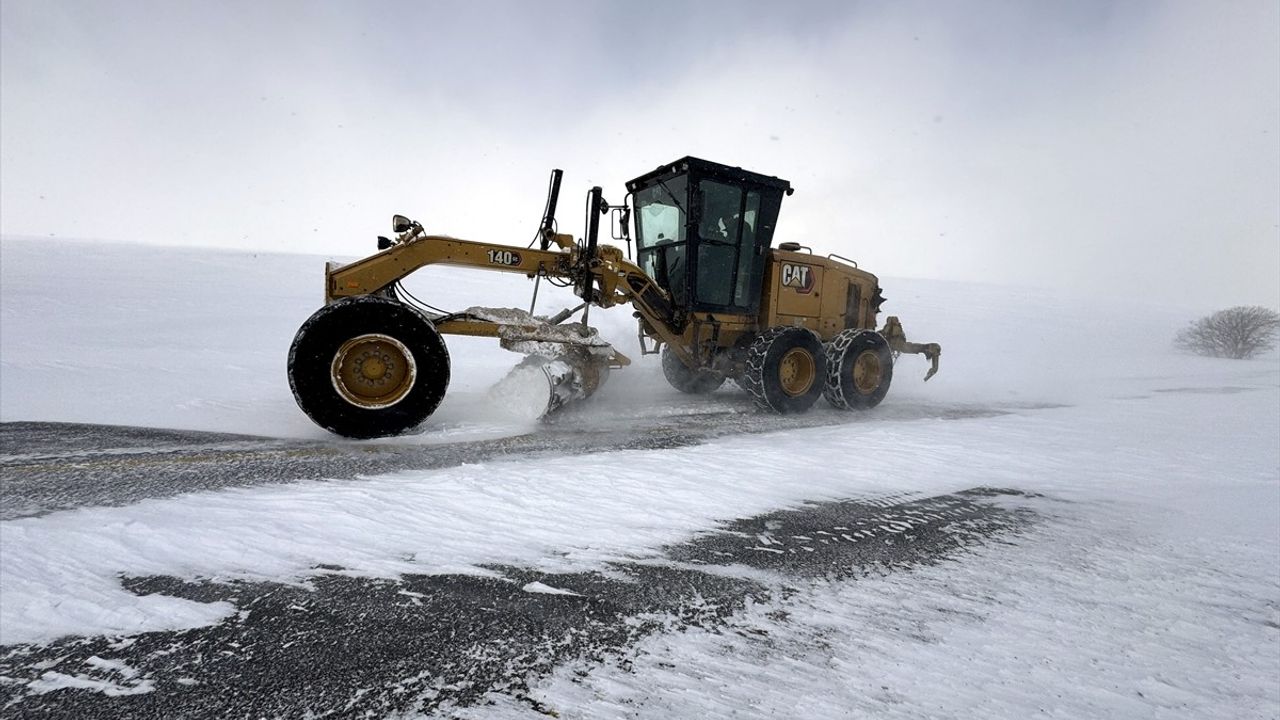 Ardahan-Şavşat Kara Yolu Ulaşıma Açıldı