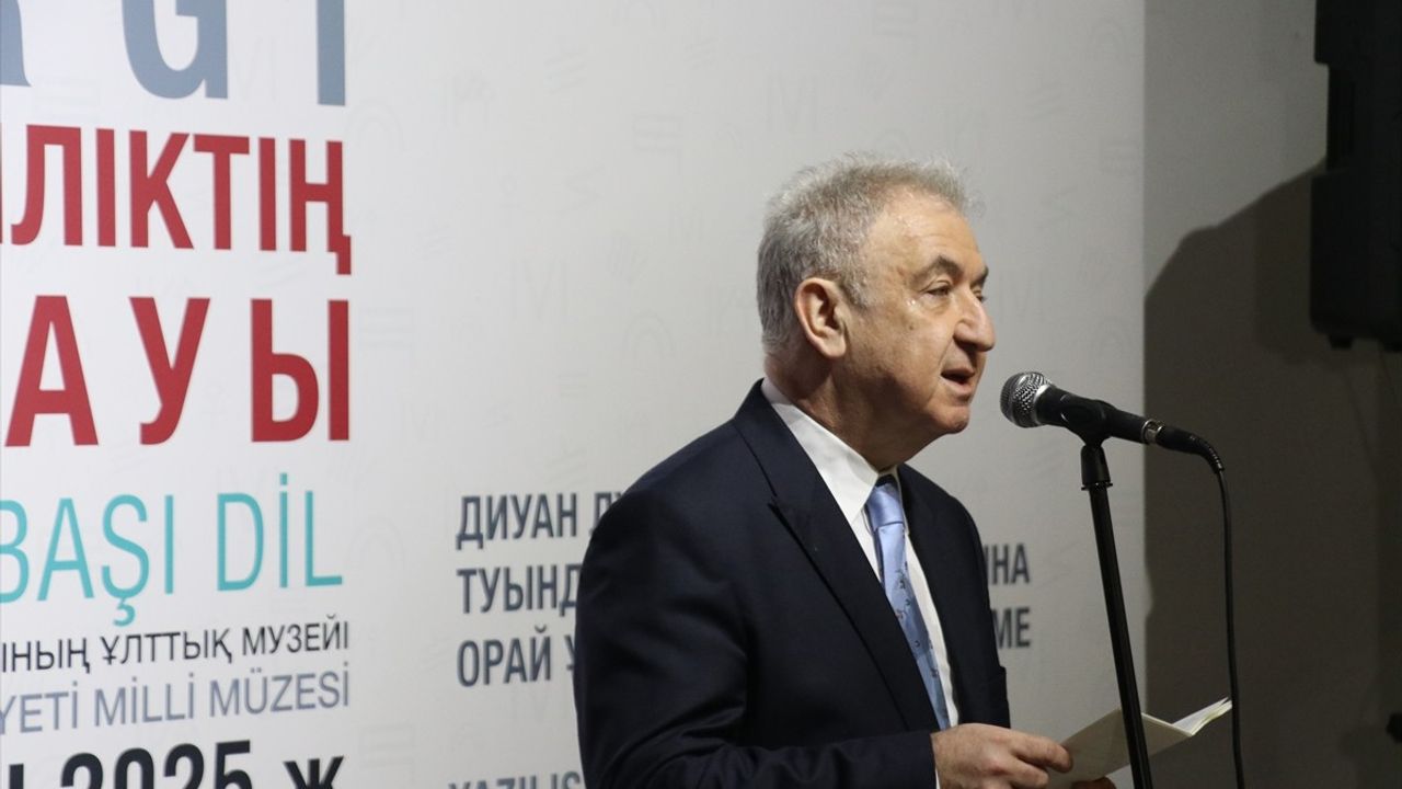 Astana'da 950 Yılında 'Divanu Lugati't-Türk' Sergisi Açıldı