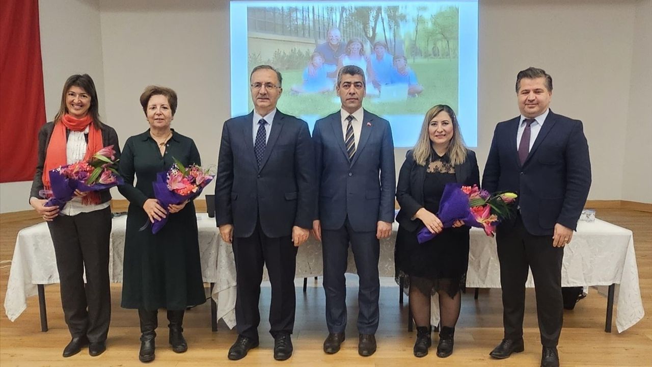 Ataşehir'de 'Uluslararası Bilimde Kadınlar ve Kız Çocukları Günü' Paneli Düzenlendi