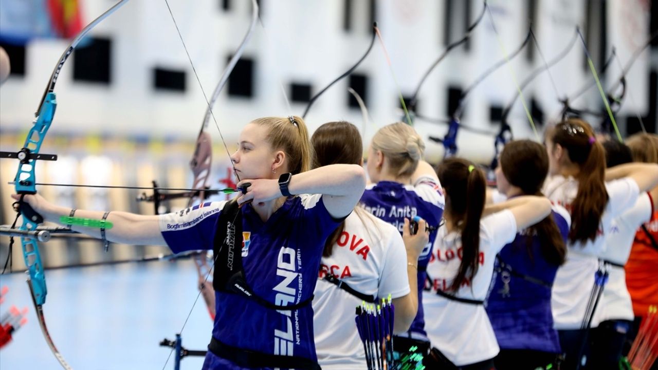 Avrupa Salon Okçuluk Şampiyonası Samsun'da Devam Ediyor