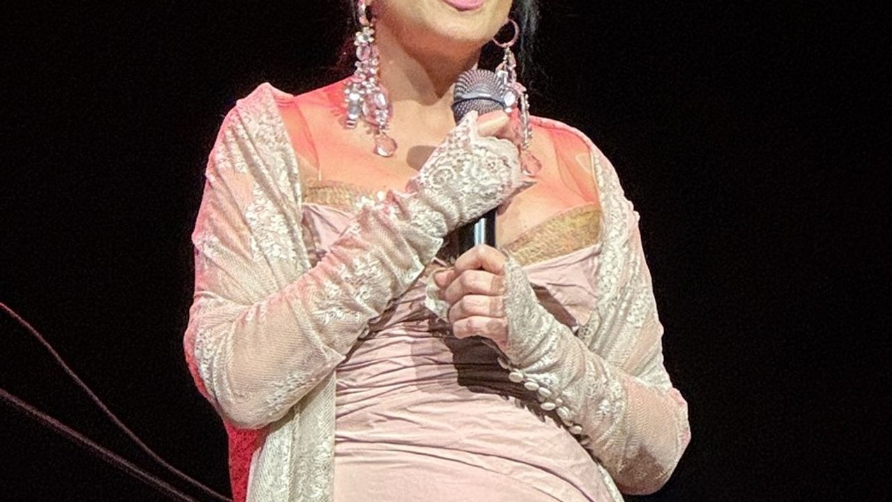 Ayşegül Aldinç, Fişekhane'de Unutulmaz Bir Konser Verdi