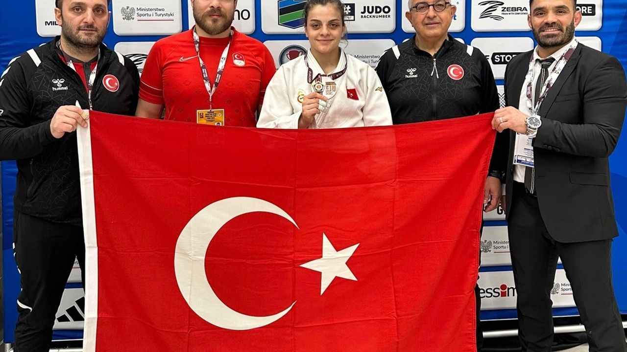 Ayten Yeksan, Varşova Avrupa Açık Turnuvası'nda Bronz Madalya Kazandı