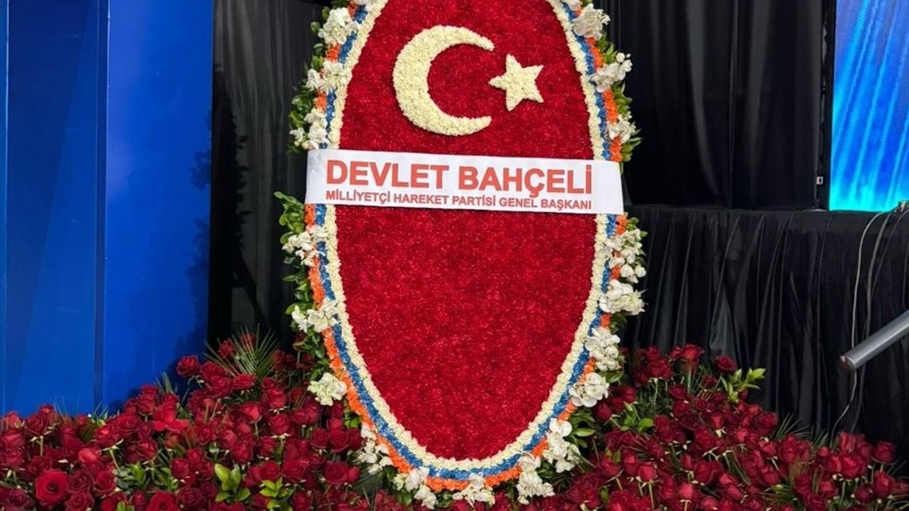 Bahçeli'den AK Parti'ye Özel Çiçek Aranjmanı