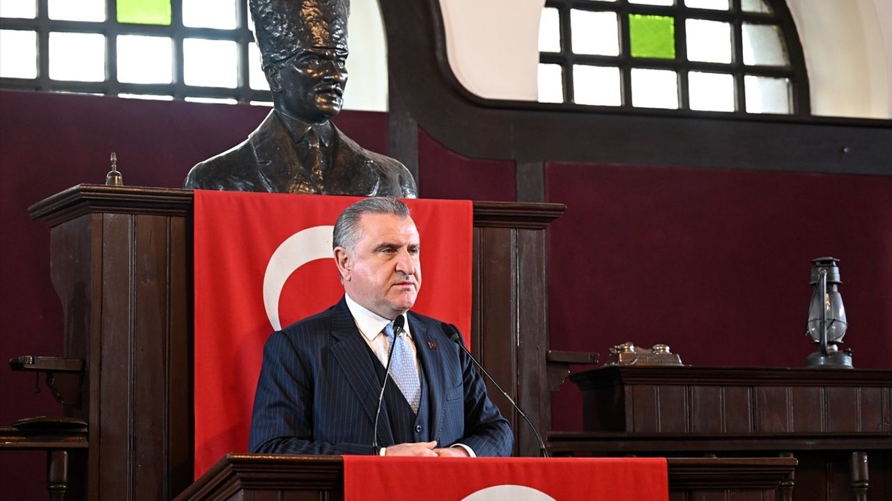 Bakan Bak, 'Ankara Diplomat Akademi Kampı' Açılışında Gençlere Vurgu Yaptı