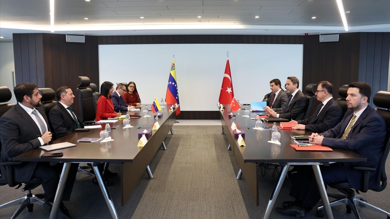 Bakan Bayraktar: Venezuela İle Enerji ve Madencilikte İşbirliği Hedefleniyor