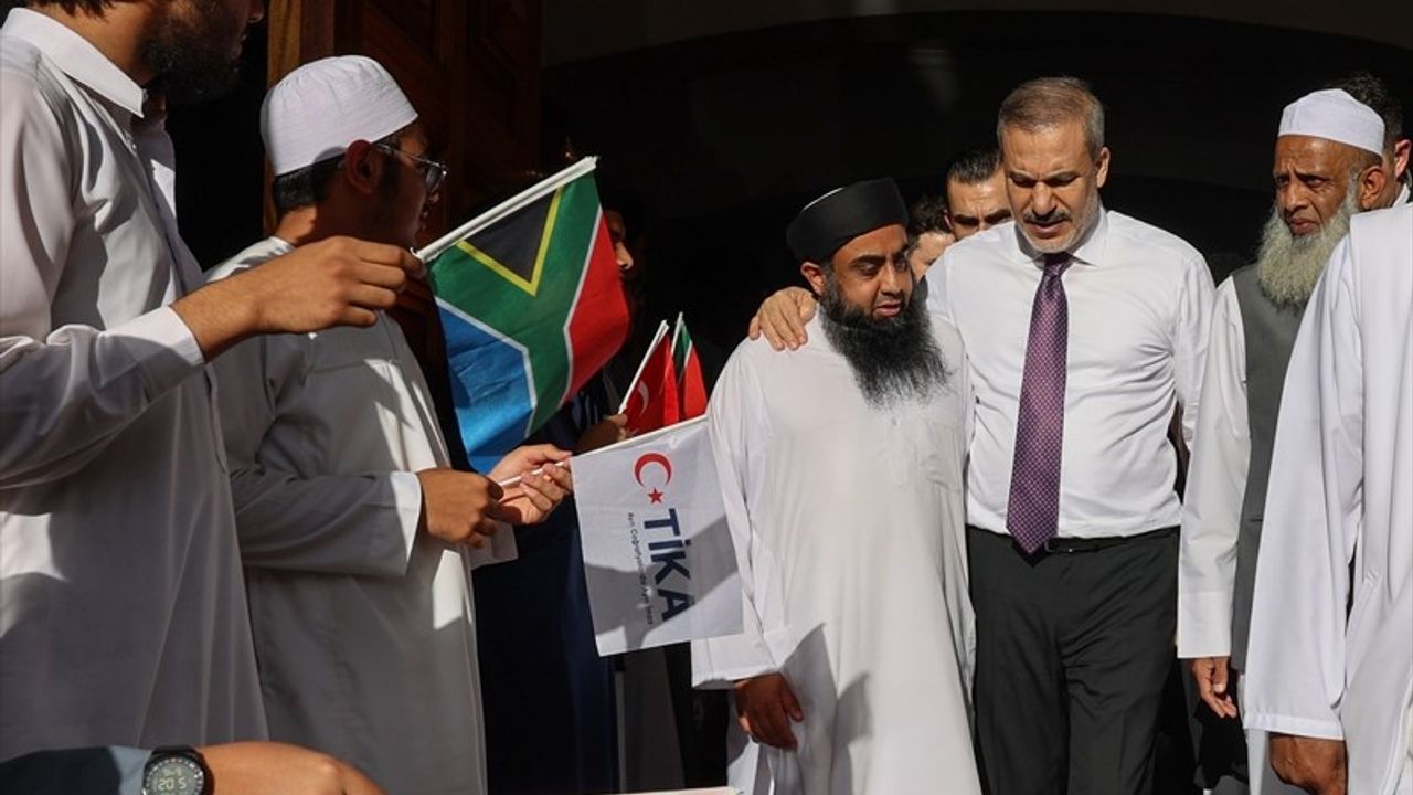 Bakan Fidan, Güney Afrika'daki Nur'ul Hamidiye Camii'ni Ziyaret Etti