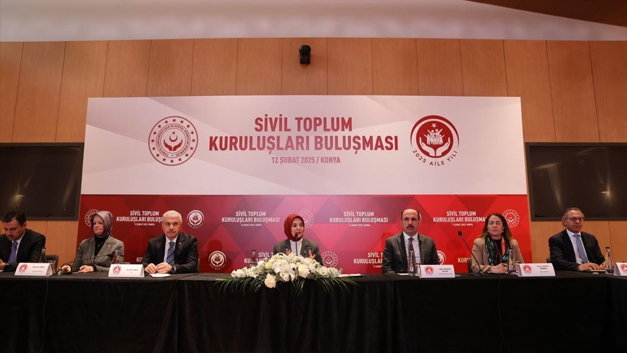 Bakan Göktaş, Konya'da Sivil Toplum Temsilcileriyle Buluştu