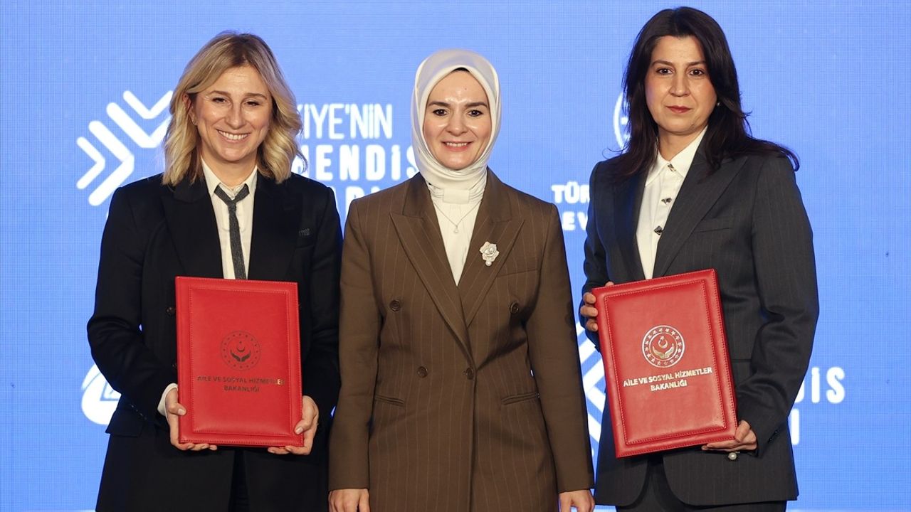 Bakan Göktaş'tan Türkiye'nin Mühendis Kızları Projesi'ne Destek