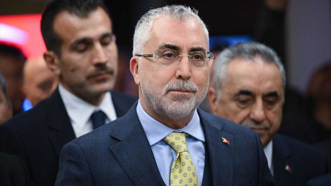 Bakan Işıkhan'dan Emekli İkramiyesi Açıklaması: Rakam Söylemek İçin Henüz Erken