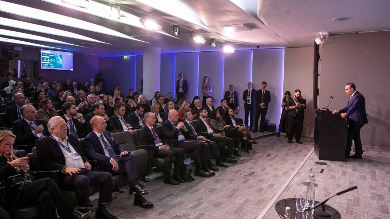 Bakan Kacır'dan Yabancı Yatırımcıların Türkiye'ye İlgisi Açıklaması