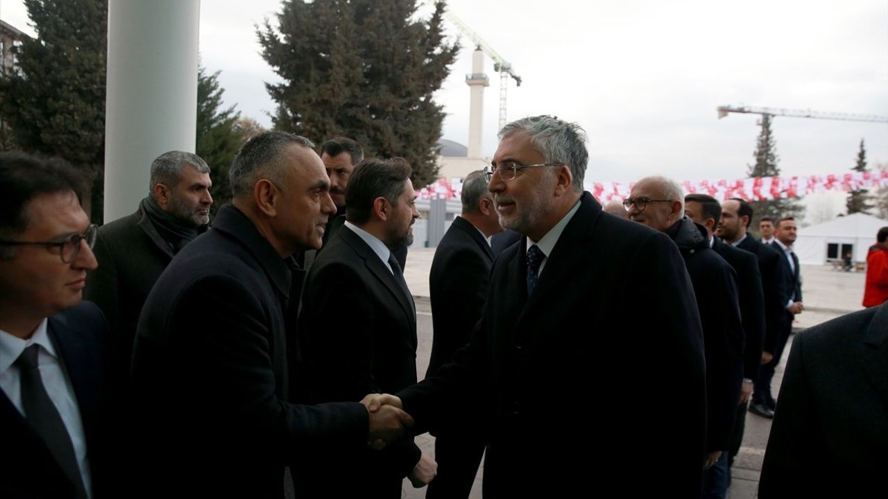 Bakan Kacır, Kahramanmaraş'ta Deprem Yatırımlarını Açıkladı: 3 Milyar Lira Destek