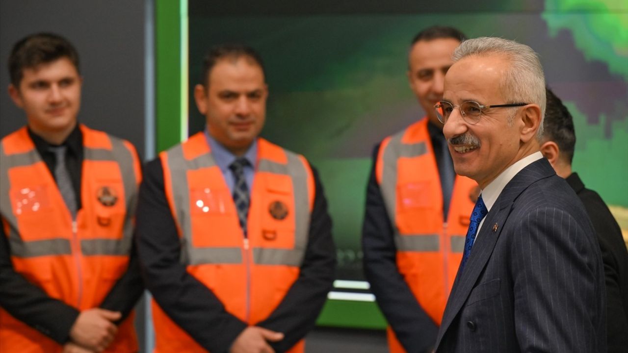 Bakan Uraloğlu'ndan Karla Mücadele Açıklamaları: 12.634 Ekipman Hazır